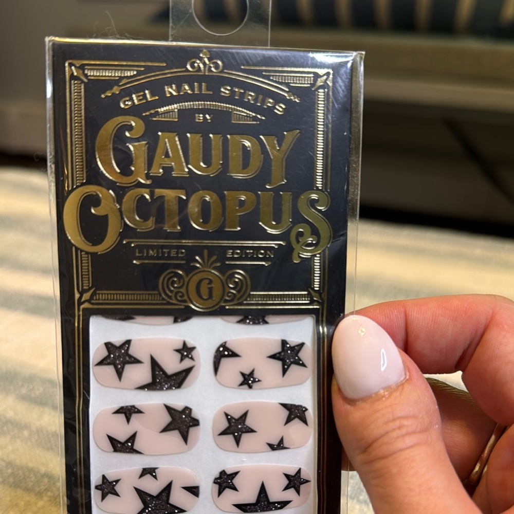 Gaudy Octopus Black and Nude Glam Gel Nail Strips - Picture 3 of 6